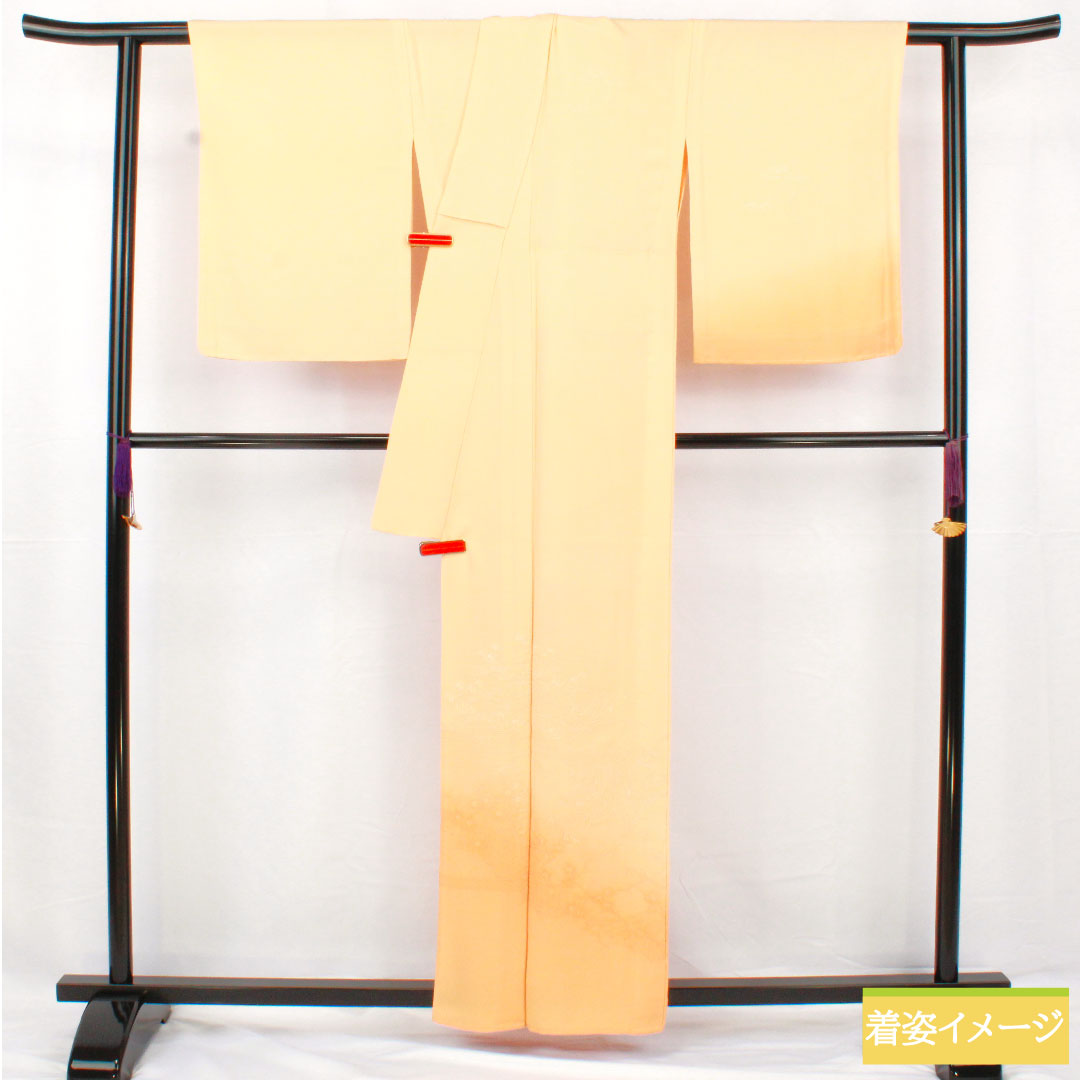 訪問着 正絹 胴抜き 身丈158cm 裄丈66.5cm 薄柑子色（うすこうじいろ） 刺繍 草花模様 一つ紋 揚羽蝶 付下げ Sランク 橙系 1112005602326