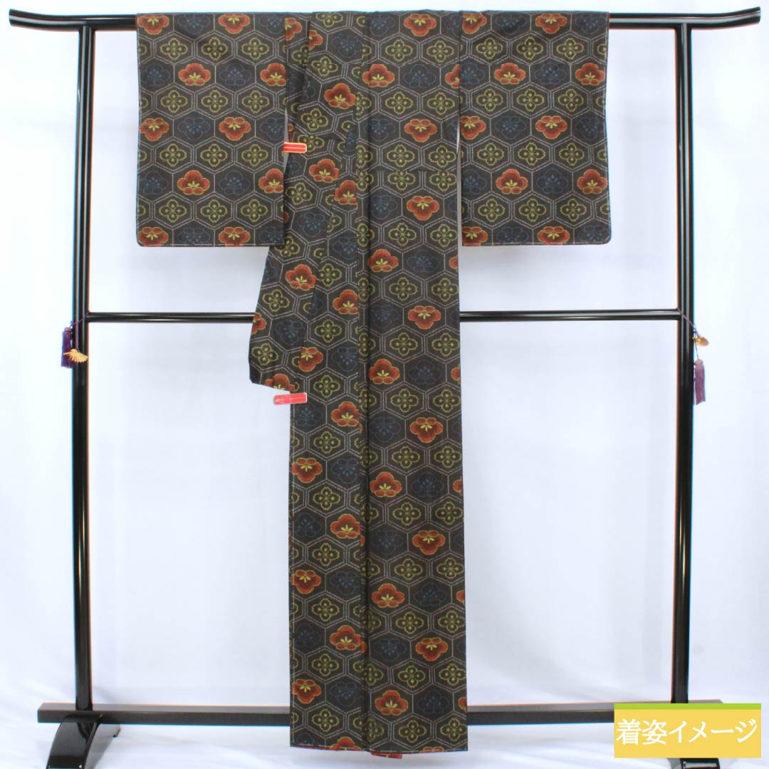リサイクル着物】紬 正絹 Aランク 身丈160cm 裄丈63cm 村山大島 亀甲