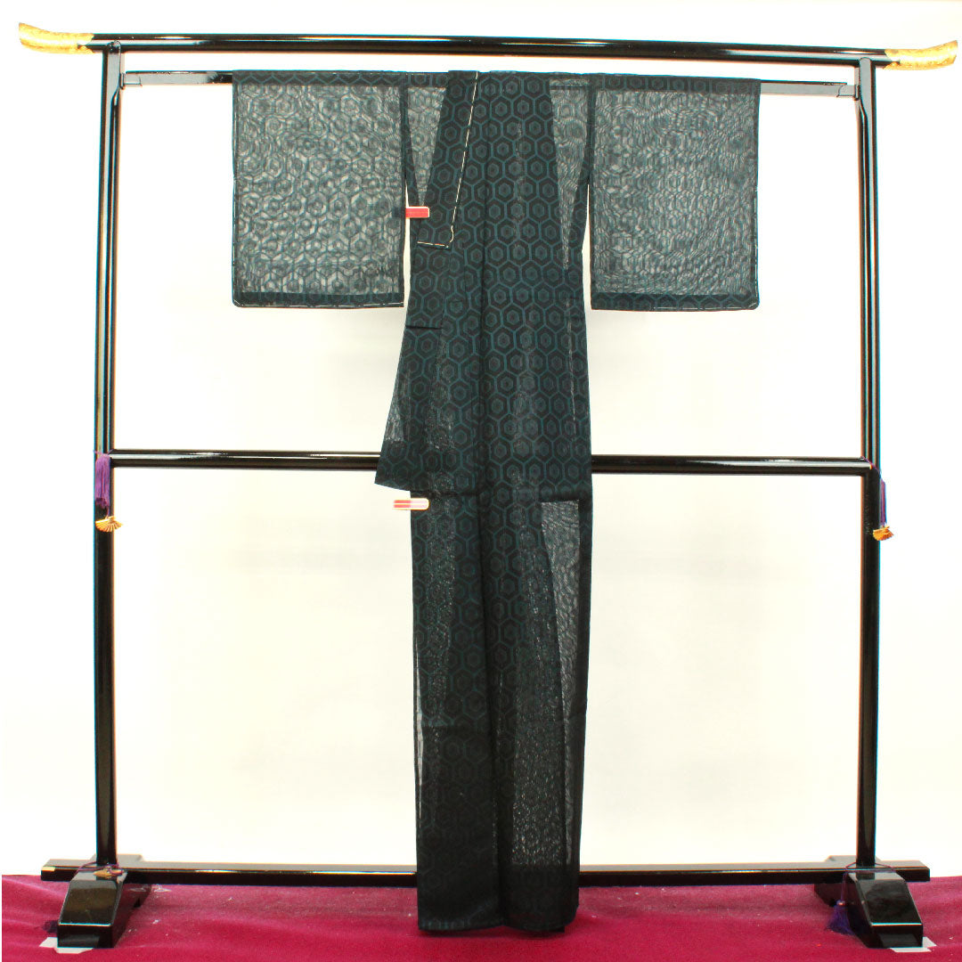 夏物 正絹 色無地 身丈164cm 裄丈65.5cm 紺鉄色（こんてついろ） 亀甲 しつけ糸付き 未使用品 紗 Sランク 紺系 1132001012418