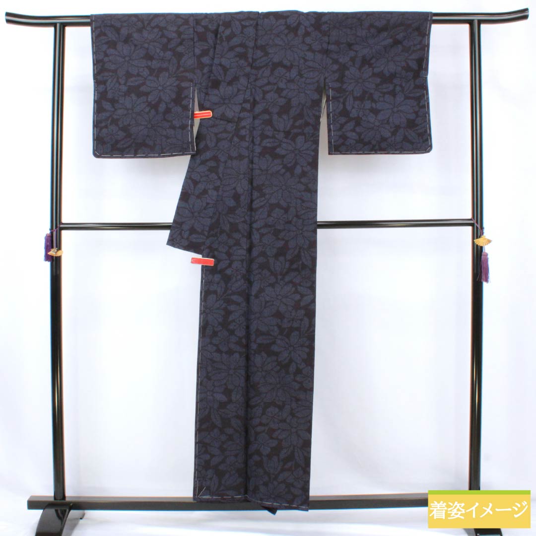 紬 正絹 Sランク 身丈155cm 裄丈63cm 褐色（かちいろ） 真綿紬 経絣 花 袷 紺系 1116004772318