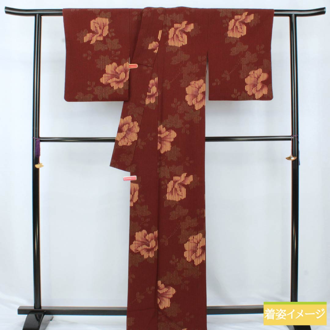 小紋 ポリエステル Sランク 身丈164cm 裄丈64.5cm 袷 深蘇芳色（ふかきすおういろ） 縞 皐月 洗える着物 赤系 1115006702412