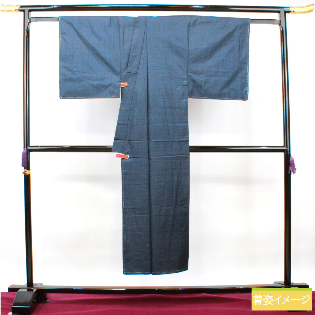 男物 正絹 身丈146cm 裄丈67.5cm  大島紬 100亀甲 しつけ糸付き 未使用品 Sランク 袷 紺系 1119000752418