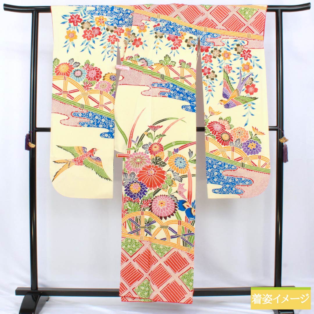 Kimono (Furisode) Pure Silk, Rank B, Length 156.5cm, Sleeve Length 66.5cm, Lined, Pale Eggshell Color (Usutamagoiro), Kyo-Bingata, Auspicious Motifs, with layered collar, Cream-colored, 1113002954315