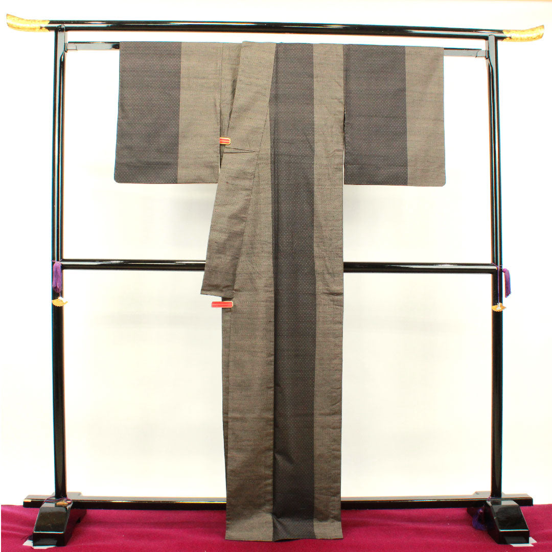 紬 身丈167.5cm 裄丈66cm 黒鼠色 幾何学模様 正絹 Aランク 単衣 茶系 1116002713514