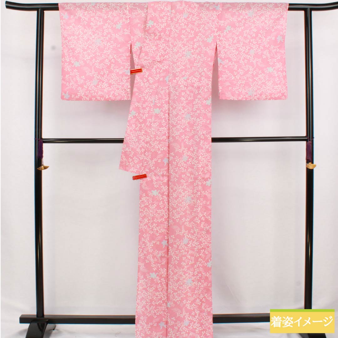 夏物 ポリエステル 小紋 身丈166.5cm 裄丈68.5cm 中紅花色（なかのくれないいろ） 草木模様 居敷当て 洗える着物 絽 Sランク ピンク系 1132002622513