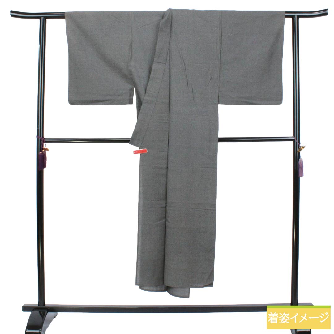 男物 正絹 Sランク 身丈144cm 裄丈68cm  燻銀色（いぶしぎんいろ） 紬地 居敷当て付き 単衣 グレー系 1119001972422
