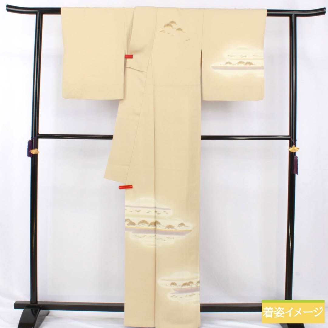 Homongi (visiting kimono) made of pure silk, grade A, with a lined lining, length 165cm, sleeve length 64.5cm, Tokyo white-brown color with hazy, pine, and bamboo motifs and pearl-tone beige accents. Product number: 1112006883525