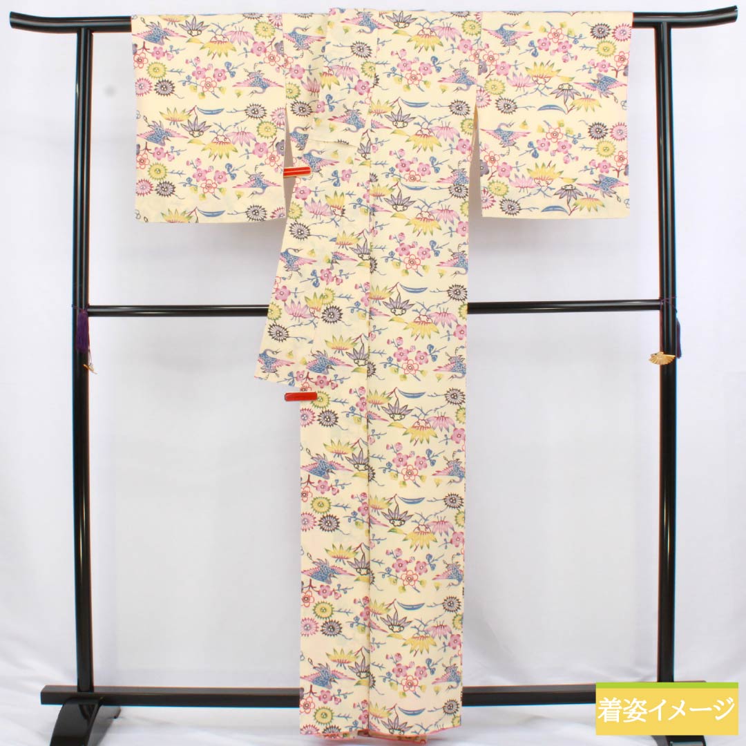 小紋 正絹 Aランク 身丈159.5cm 裄丈66.5cm 袷 薄卵色（うすたまごいろ） 京紅型 鶴 松竹梅 クリーム系 1115006903315
