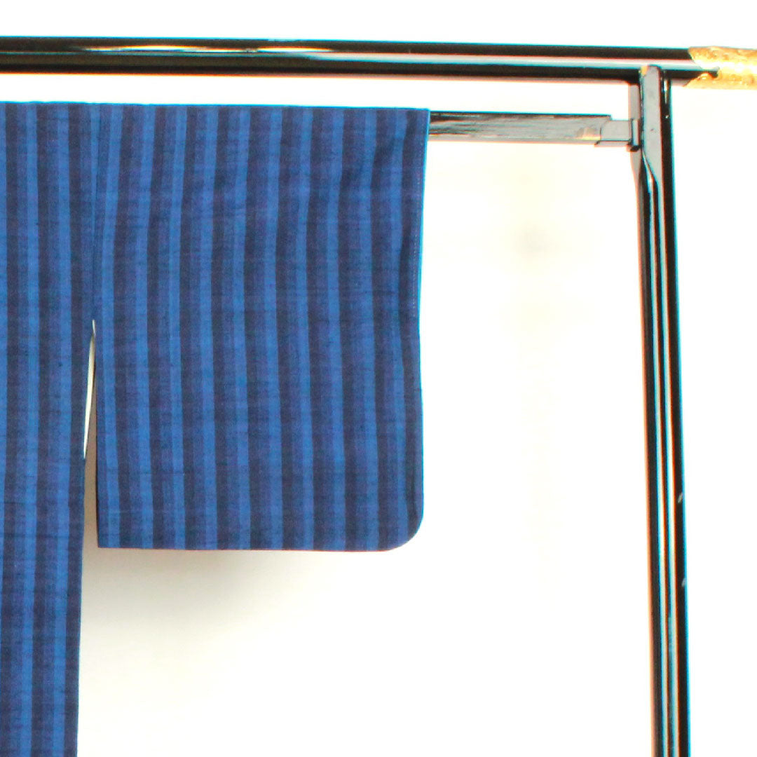 紬 身丈158.5cm 裄丈62.5cm 真綿 縞 正絹 Aランク 袷 紺系 1116002113318