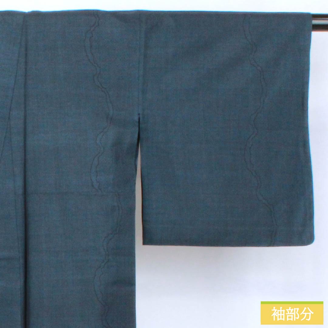 Pure silk tsumugi (pongee) kimono, S rank, length 168cm, sleeve length 67cm, smoked color (fusubeiro), Oshima tsumugi, 9 marks, vertical stripes, single layer, navy blue, product number 1116004752518