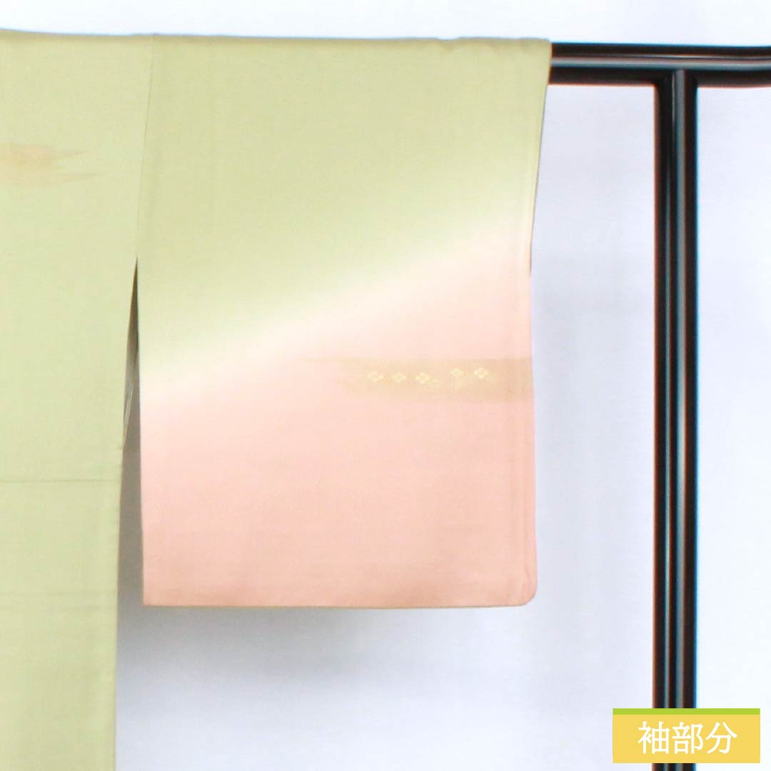 This S-rank, lined, pure silk formal kimono (visiting kimono) features a light willow-colored tsukesage (dressed kimono) with Suzhou embroidery, featuring mandarin ducks, small flowers, and a pearl-tone finish in green. Product code: 1112007102419