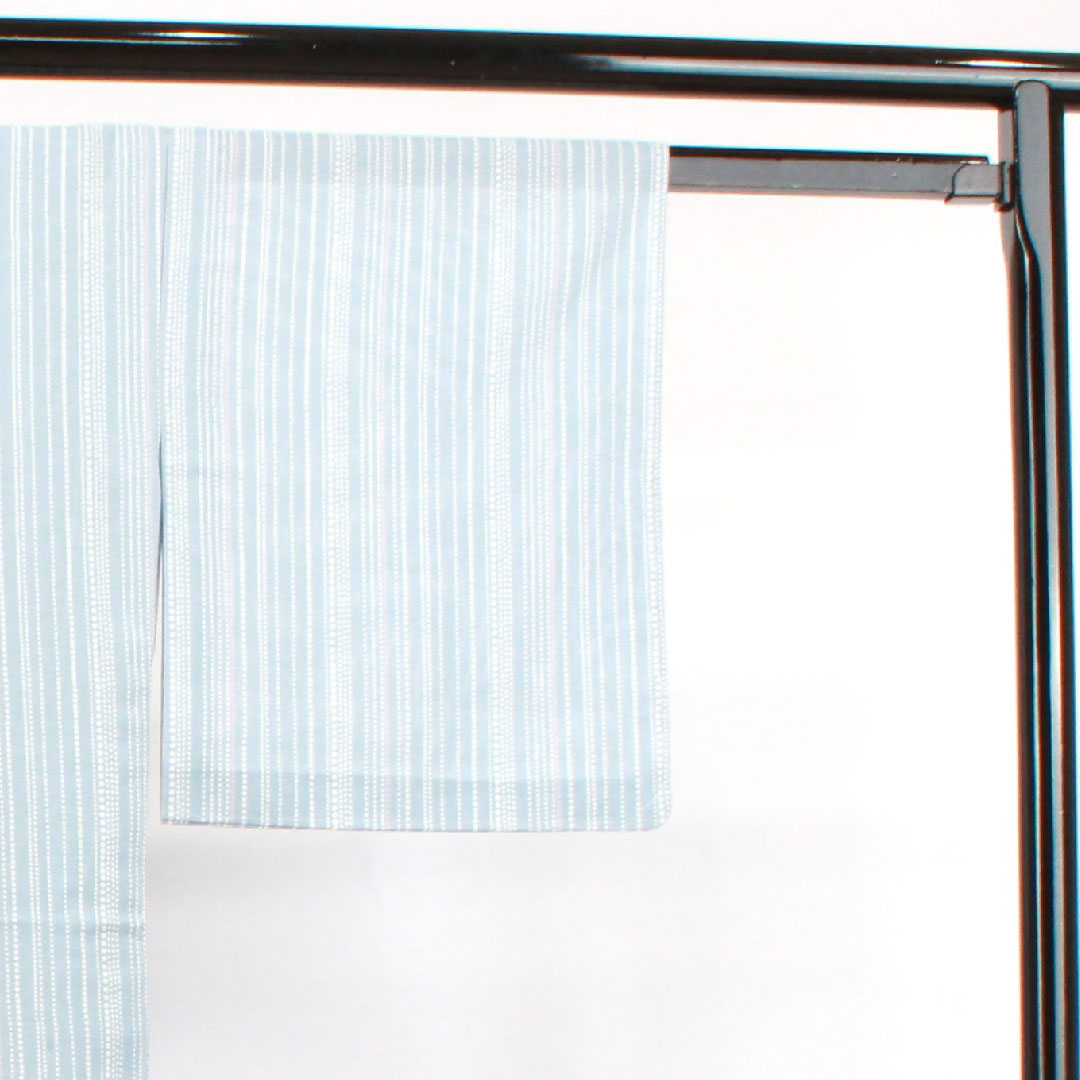 夏物 正絹 小紋 身丈153cm 裄丈62cm 白群色（びゃくぐんいろ） 幾何学模様 絽 Sランク 青系 1132001372217