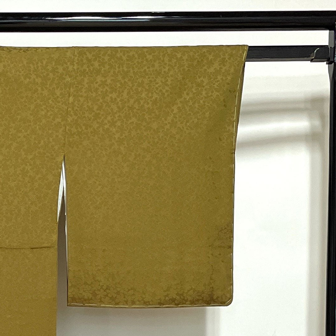 色無地 利休茶色 あたらし喜重郎 工房夢ひょうたん 黄櫨染 蛍  身丈157cm 裄丈66cm 袷  正絹 Sランク 緑系 1114000512319