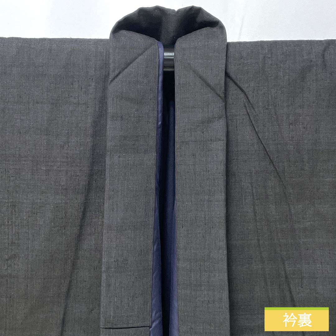 男物 正絹 Aランク 身丈137cm 裄丈64.5cm  真綿紬 無地 袷 黒系 1119001863310