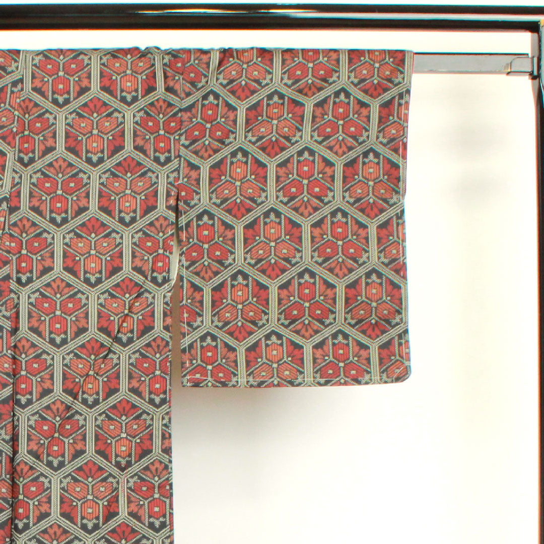 村山大島 身丈158cm 裄丈63.5cm 抽象模様 正絹 Aランク 袷 黒系 1116001983310