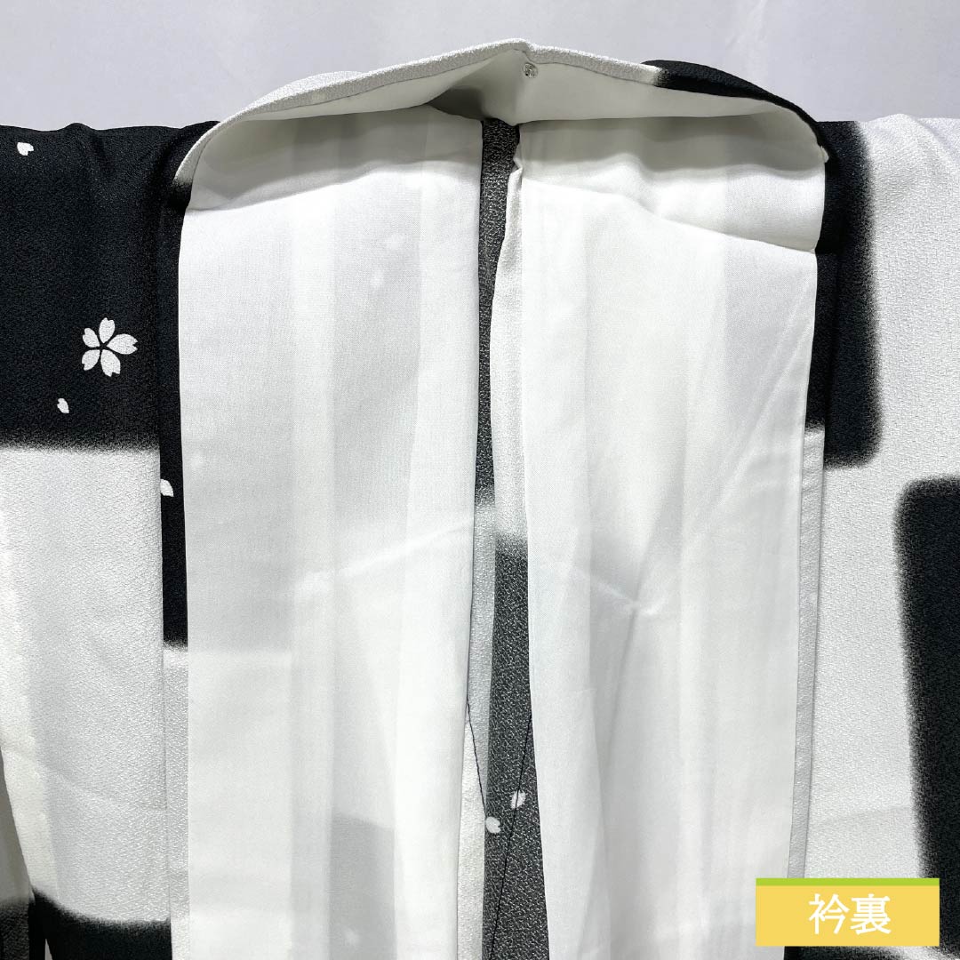 小紋 ポリエステル Sランク 身丈168.5cm 裄丈67.5cm 単衣 洗える着物 市松 桜 モノトーン 1115008072527