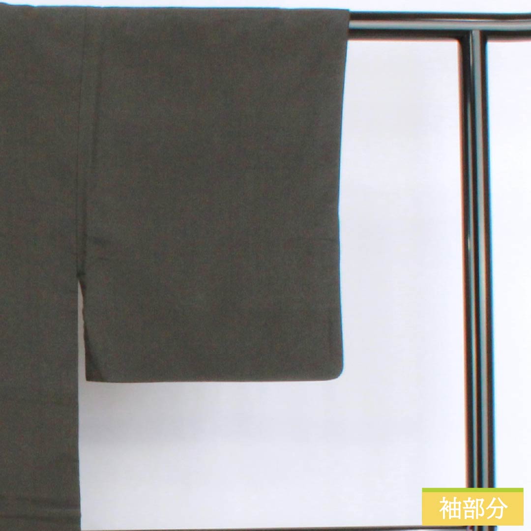 男物 正絹 Sランク 身丈128.5cm 裄丈62.5cm  薄黒色（うすぐろいろ） 紬地 袷 グレー系 1119001112222