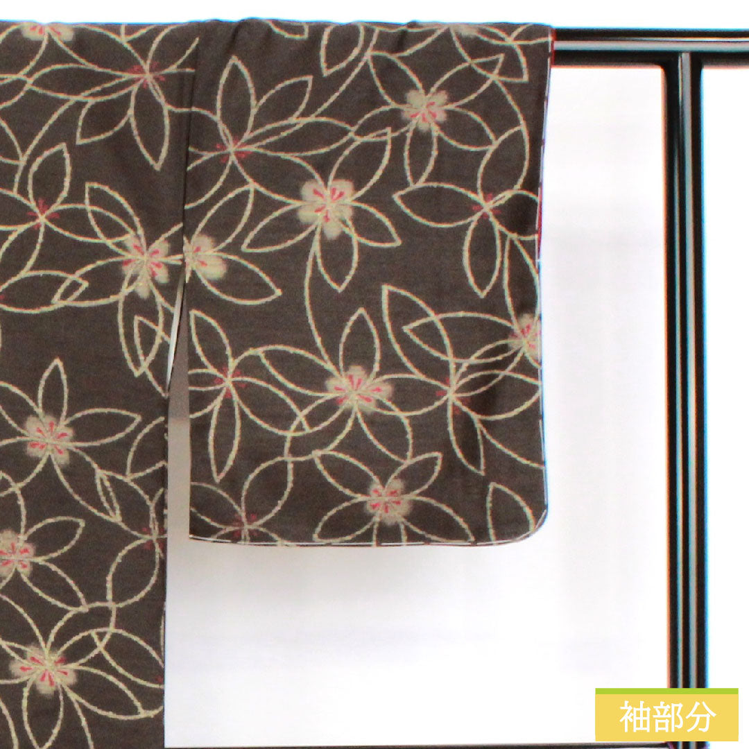 小紋 ポリエステル 身丈163.5cm 裄丈66cm 袷 黒橡色（くろつるばみいろ） 洗える着物 抽象花 しつけ糸付き 未使用品 Sランク 黒系 1115004932410