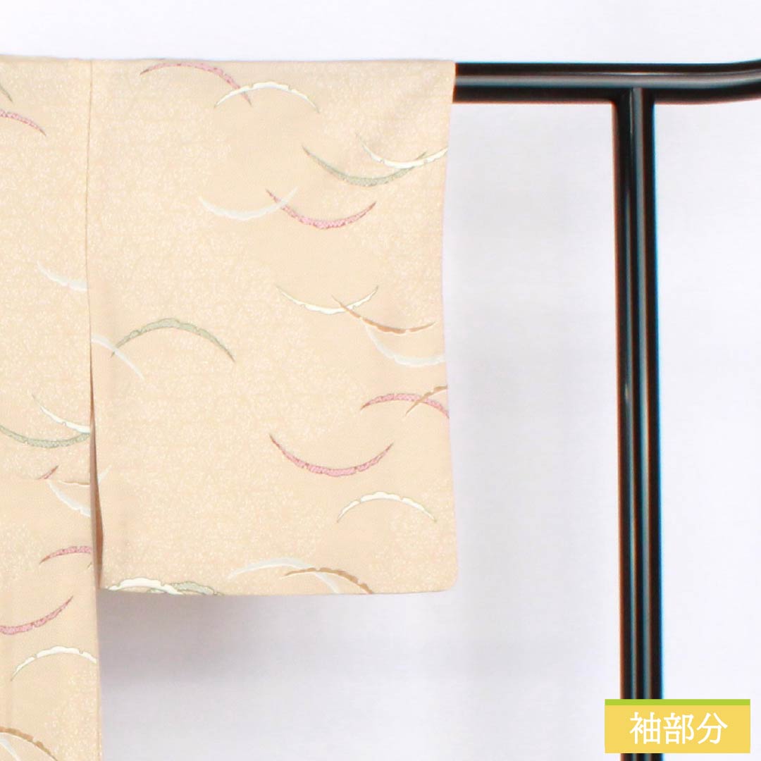 小紋 ポリエステル Aランク 身丈155.5cm 裄丈63cm 袷 胡桃色（くるみいろ） 露芝 背抜き仕立て 洗える着物 ベージュ系 1115007123325