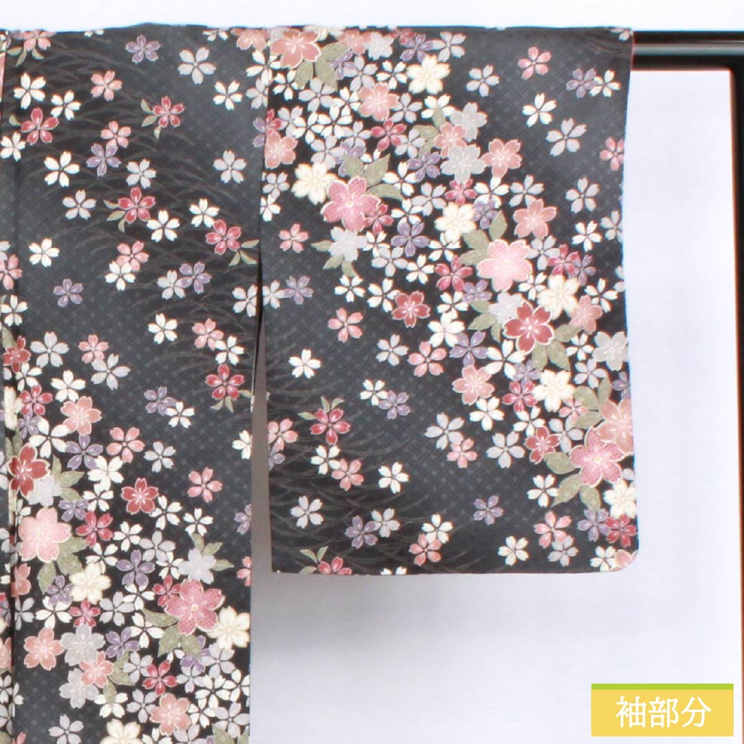 小紋 ポリエステル 身丈164.5cm 裄丈63.5cm 袷 熨斗目色（のしめいろ） 露芝 桜 洗える着物 Sランク グレー系 1115006112422