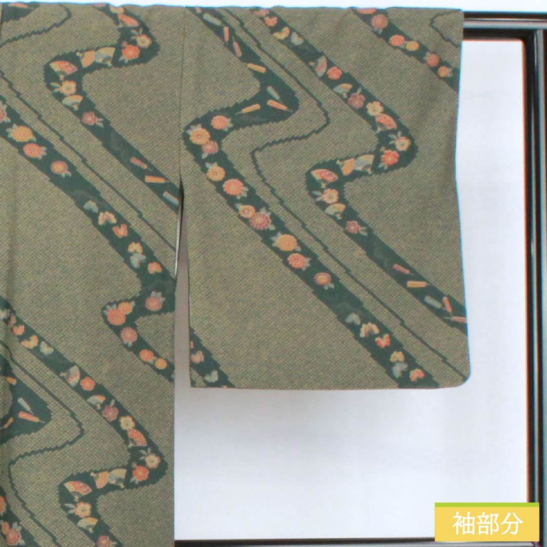 小紋 ポリエステル 身丈159cm 裄丈67cm 袷 鉄色（てついろ） 洗える着物 流水 蝶 Sランク 緑系 1115005192319