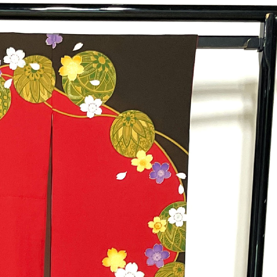 Long-sleeved kimono, length 159.5cm, sleeve length 65.5cm, lined, crimson, red ink, ball, cherry blossom, pure silk, S rank, gradation, 1113001232399