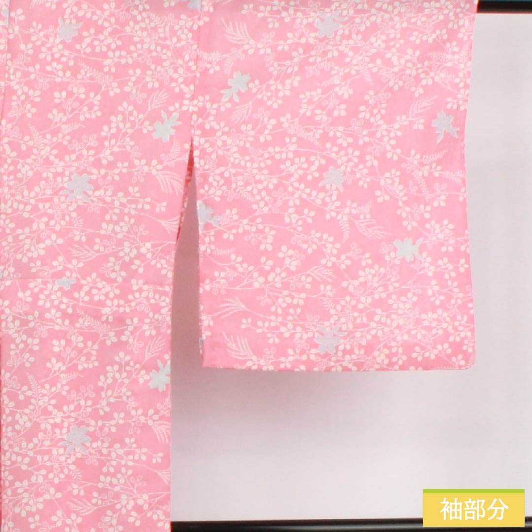 夏物 ポリエステル 小紋 身丈166.5cm 裄丈68.5cm 中紅花色（なかのくれないいろ） 草木模様 居敷当て 洗える着物 絽 Sランク ピンク系 1132002622513