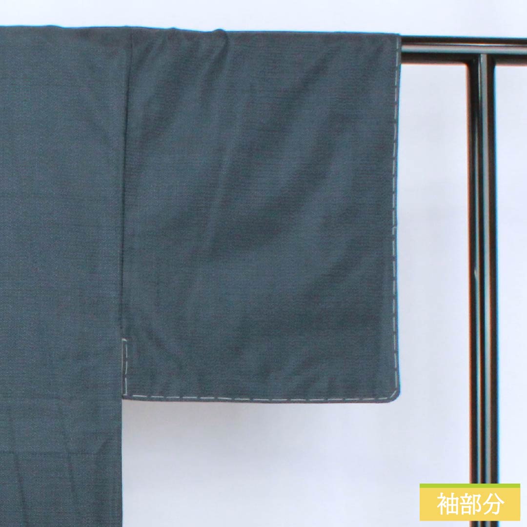 男物 正絹 Sランク 身丈146.5cm 裄丈69cm 相済茶色（あいすみちゃいろ） 大島紬 100亀甲 しつけ糸付き 袷 紺系 1119001402418