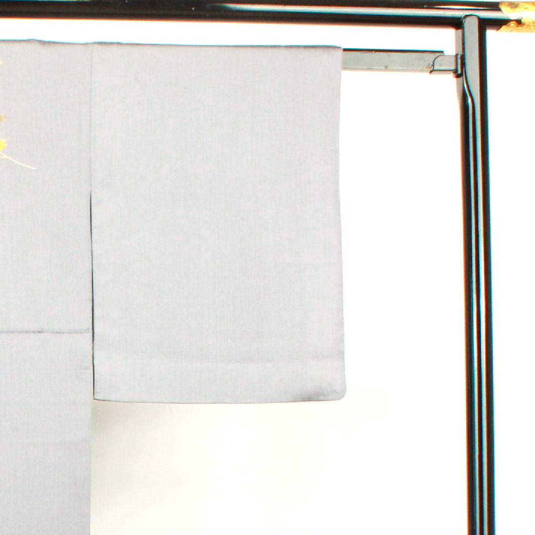 Homongi (formal kimono) Length 163.5cm Sleeve length 67cm Lead color Gold finish Floral pattern Pure silk A rank Gray 1112002603422