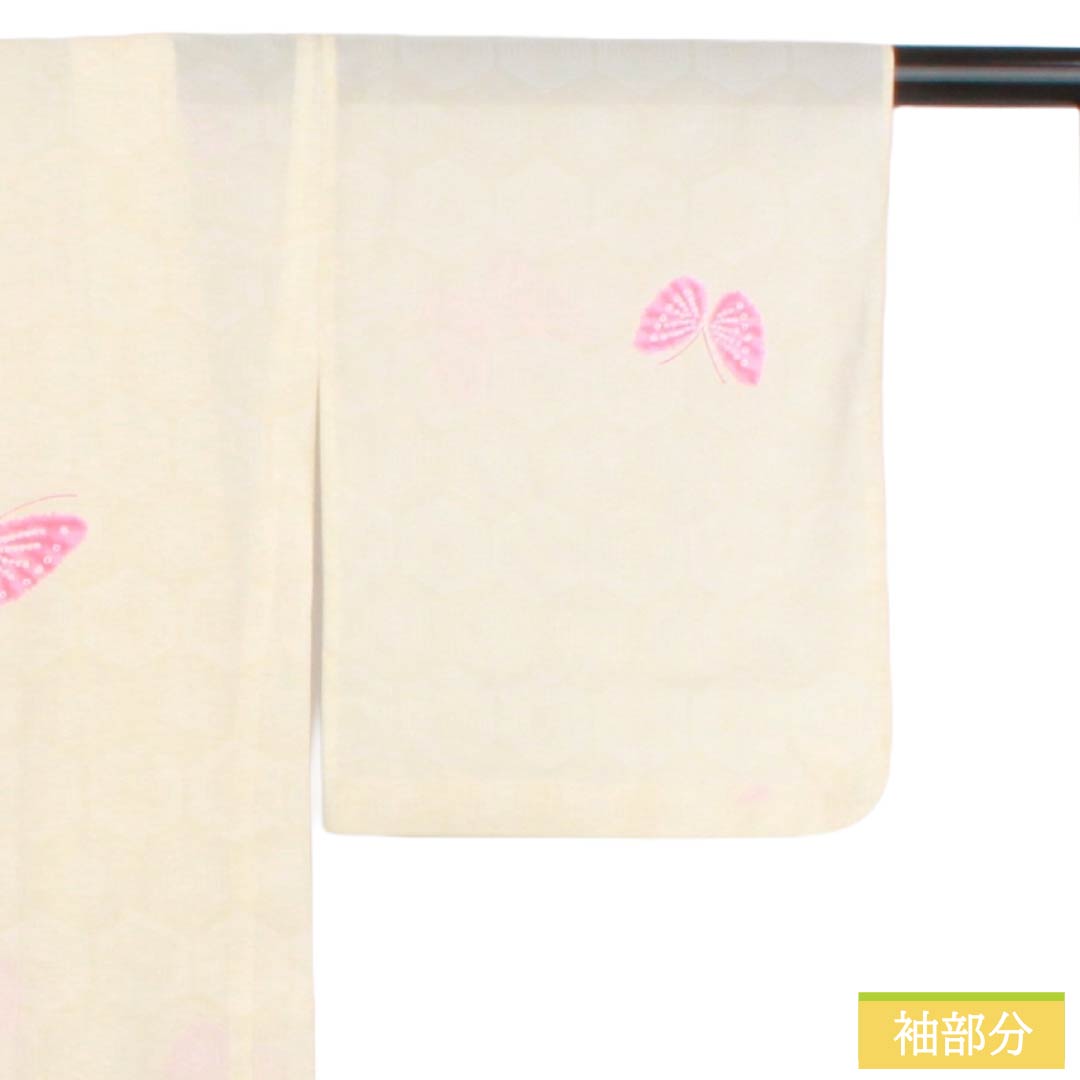 夏物 ポリエステル 小紋 Aランク 身丈158.5cm 裄丈66cm 乳白色（にゅうはくしょく） 蝶 亀甲 絽 クリーム系 1132004543315