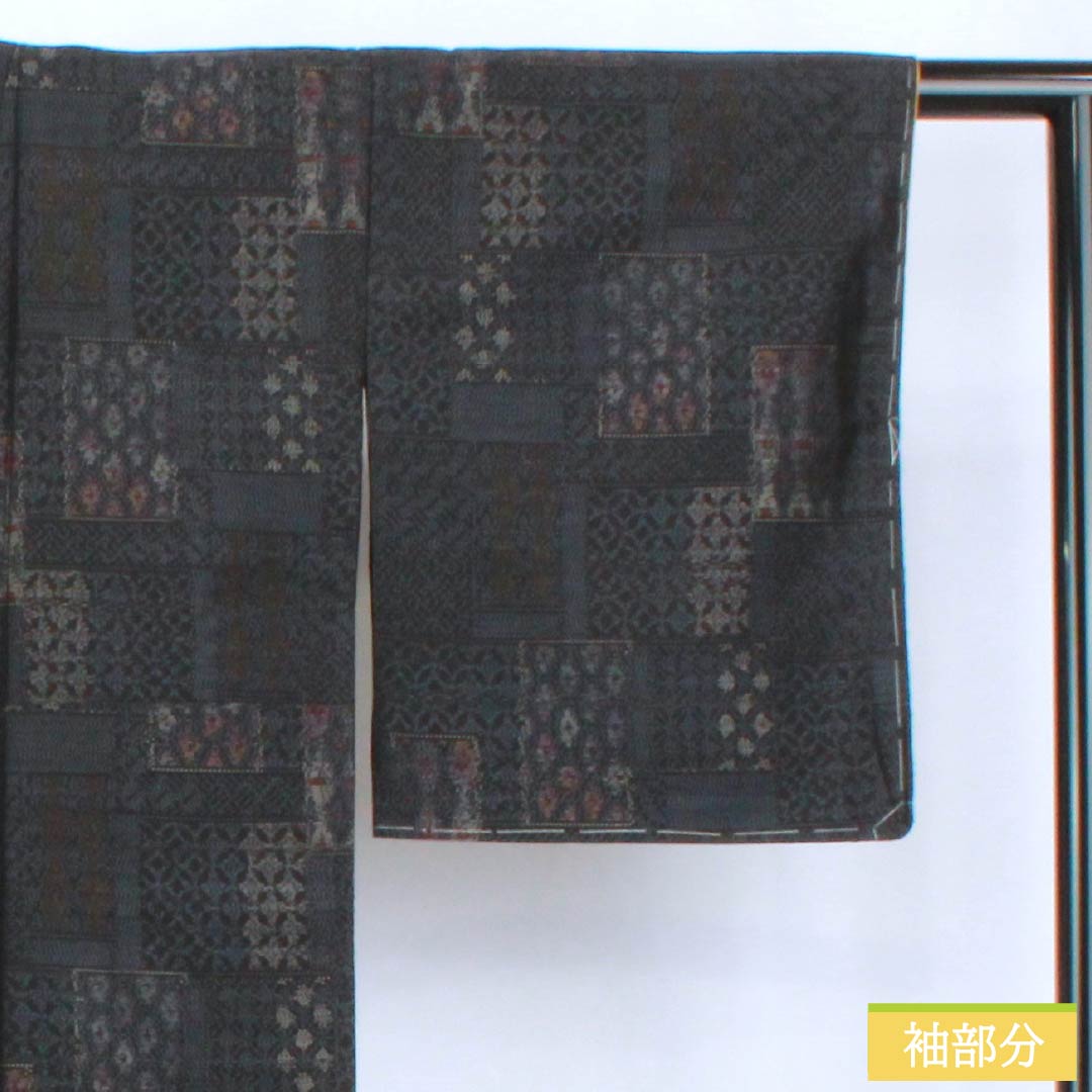 紬 正絹 Sランク 身丈158cm 裄丈63.5cm 大島紬 横双絣 幾何学模様 しつけ糸付き 袷 紺系 1116004982318