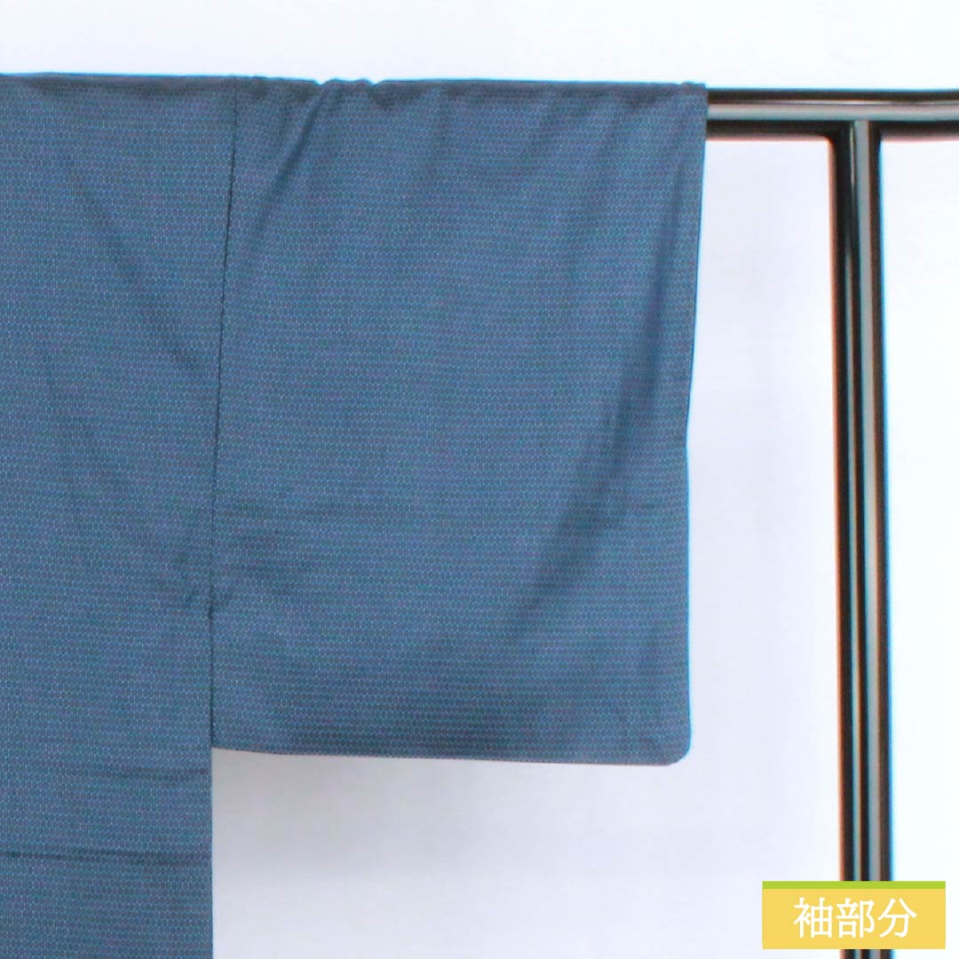 男物 正絹 Sランク 身丈129.5cm 裄丈62cm  韓藍色（からあいいろ） 幾何学模様 紬地 袷 紺系 1119001002218