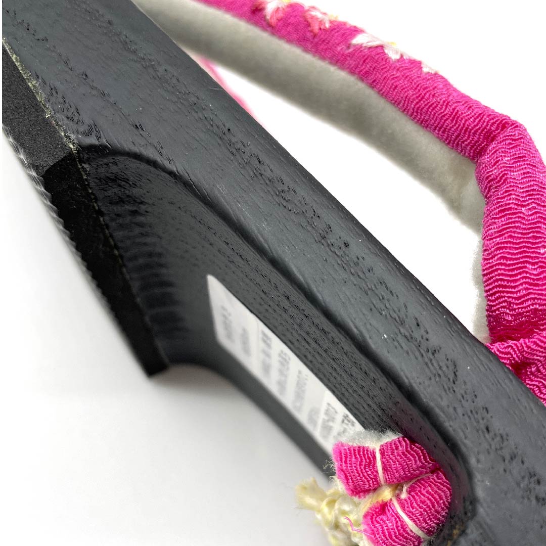 （新品未使用品）下駄 ちりめん 刺繍 花模様 Lサイズ 黒系 NEWランク 11220009210