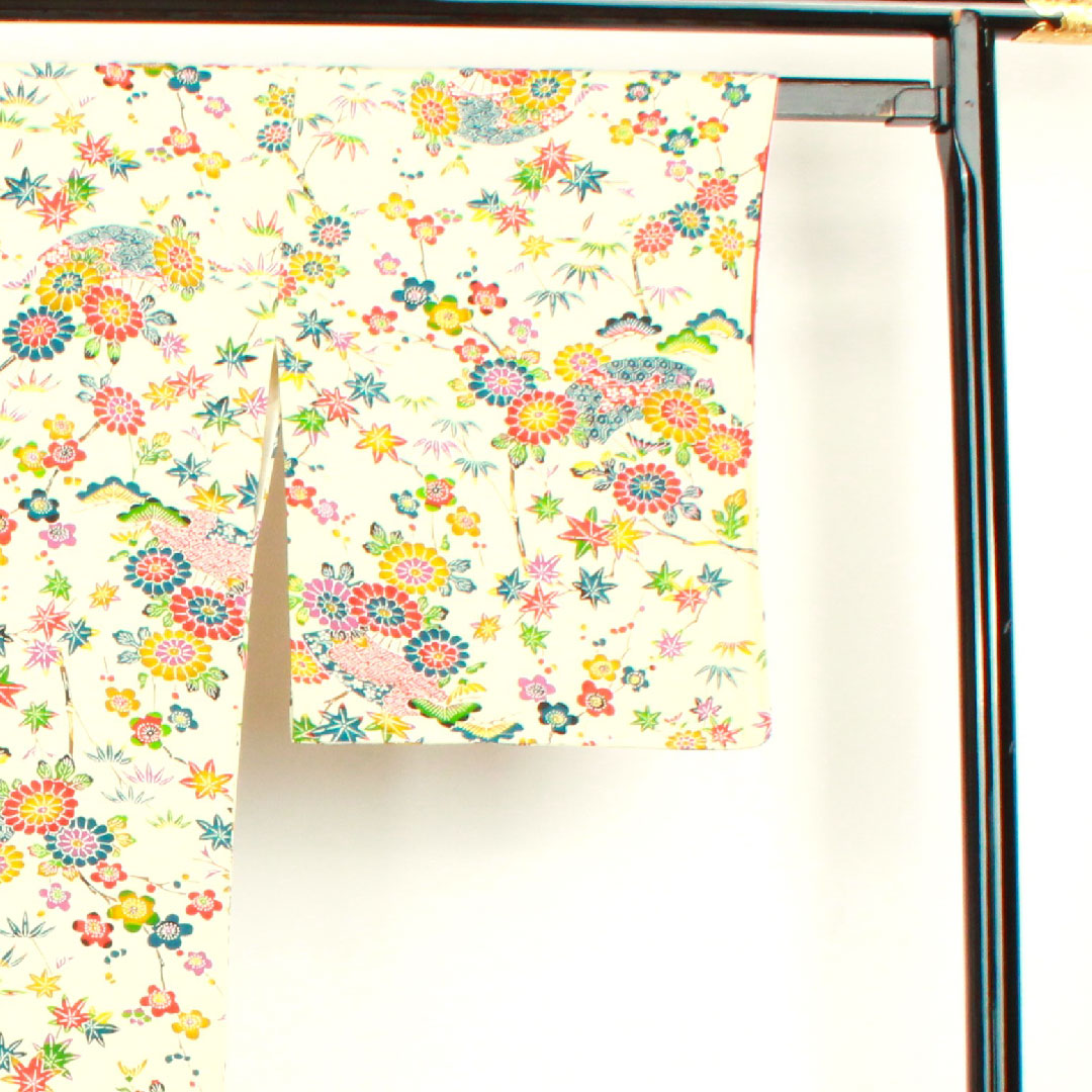 Komon Length 160cm Sleeve length 64.5cm Awase Milky white Kyo-Bingata Pine, Bamboo and Plum Pure silk S rank Cream 1115002492415