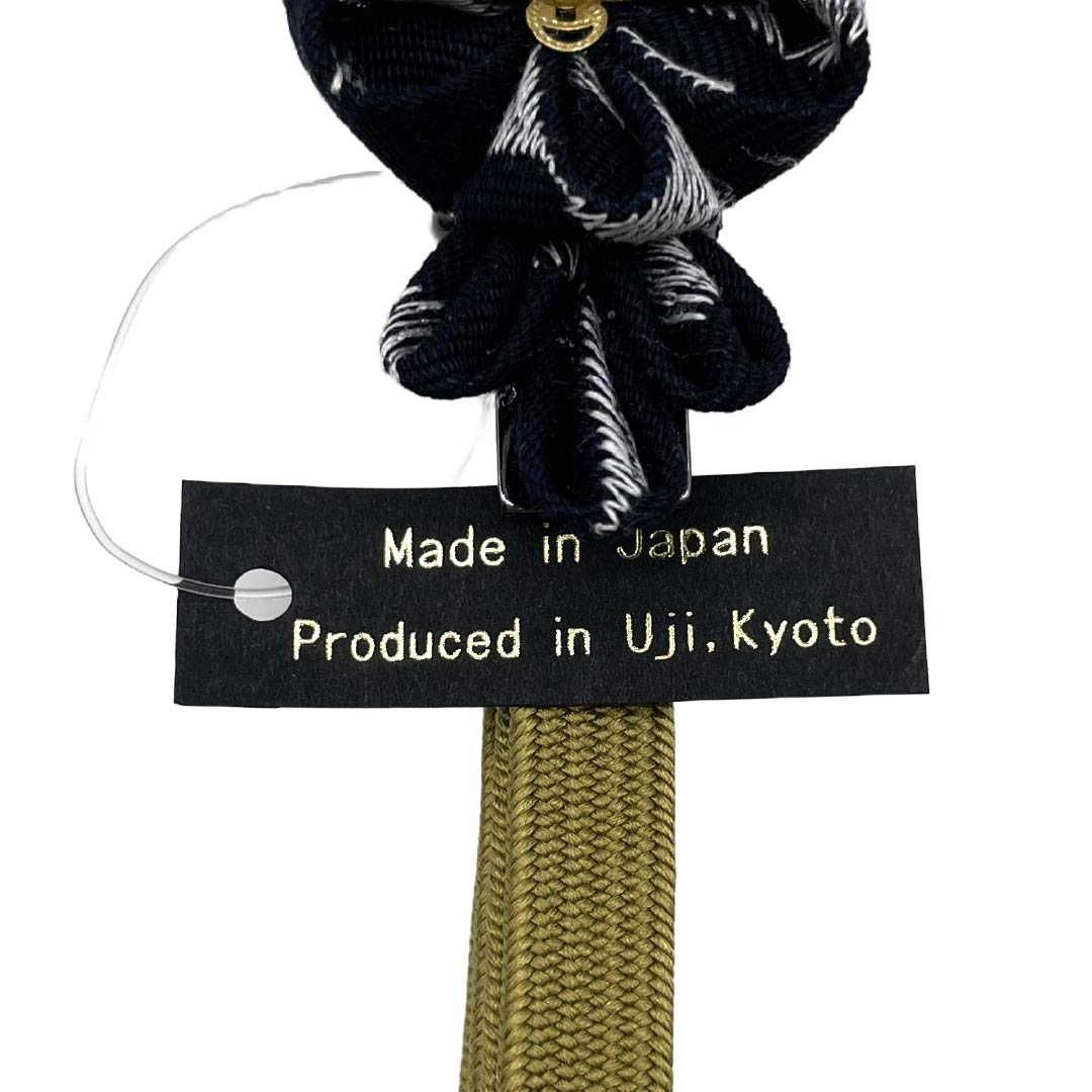 (新品)帯締め 正絹 NEWランク 三分紐 菜種油色（なたねあぶらいろ） 帯留め付き つまみ細工 日本製 長さ約135cm 幅約0.8cm カジュアル 緑系 1135006441319