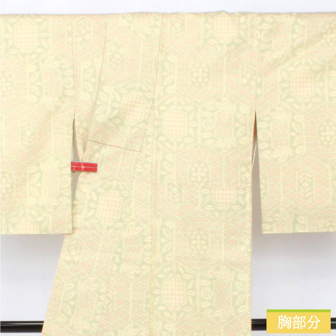 紬 正絹 Sランク 身丈157cm 裄丈61.5cm 淡黄蘗色（うすきはだいろ） 大島紬 横双絣 抽象模様 袷 黄系 1116004592323