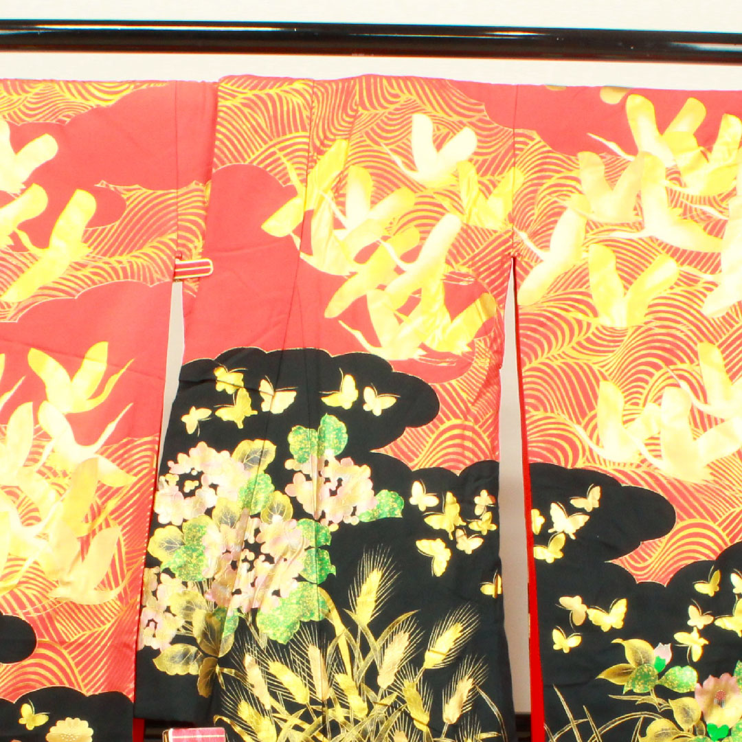 色打掛 身丈194cm  金彩加工 鶴 蝶 草花模様 正絹 Aランク 袷 黒系 1110000403910