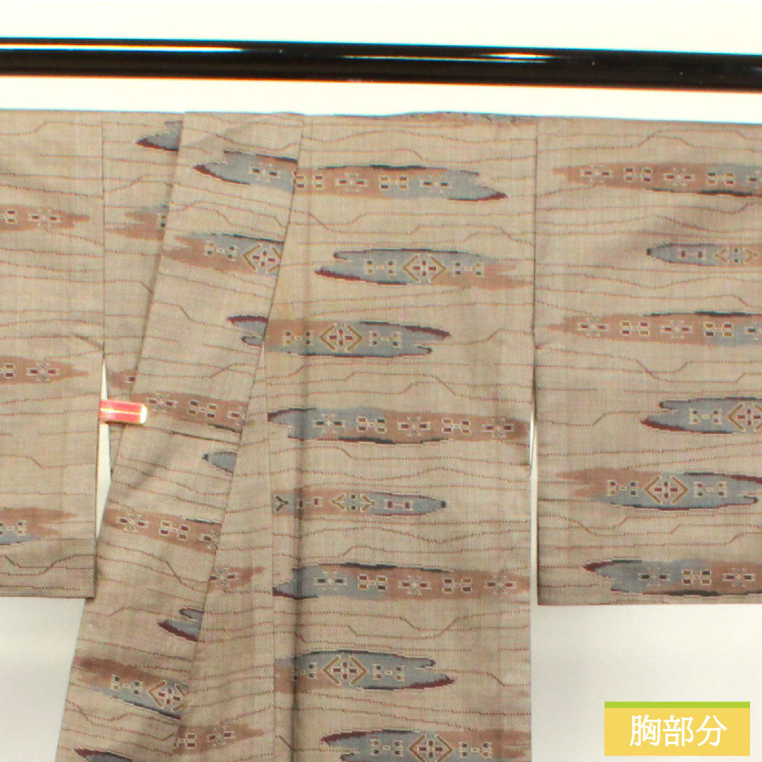 大島紬 正絹 身丈159cm 裄丈66.5cm  経緯絣 幾何学模様 Sランク 袷 茶系 1116002902314
