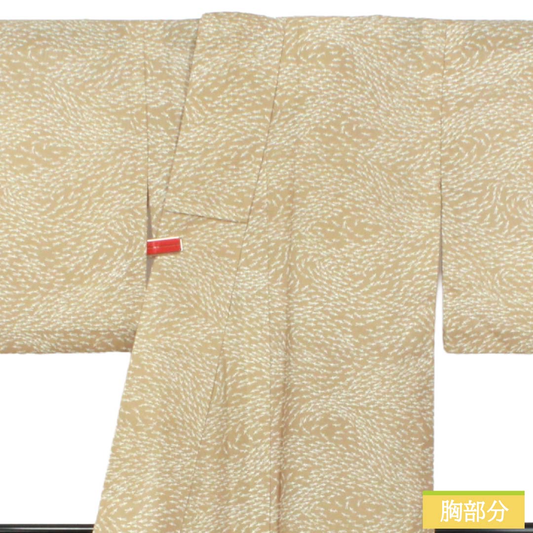 夏物 ポリエステル 小紋 Aランク 身丈151.5cm 裄丈61.5cm 芽色（かやいろ） 松葉 洗える着物 絽 ベージュ系 1132005403225