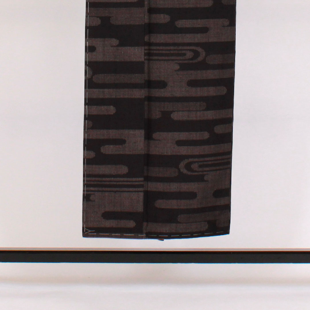 結城紬 身丈154cm 裄丈61cm 100亀甲 ヱ霞模様 正絹 Aランク 袷 黒系 1116000603210