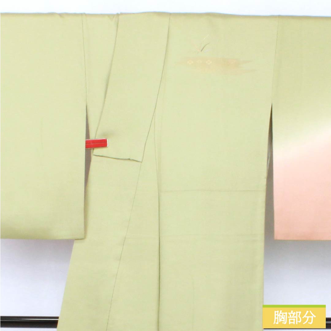 This S-rank, lined, pure silk formal kimono (visiting kimono) features a light willow-colored tsukesage (dressed kimono) with Suzhou embroidery, featuring mandarin ducks, small flowers, and a pearl-tone finish in green. Product code: 1112007102419
