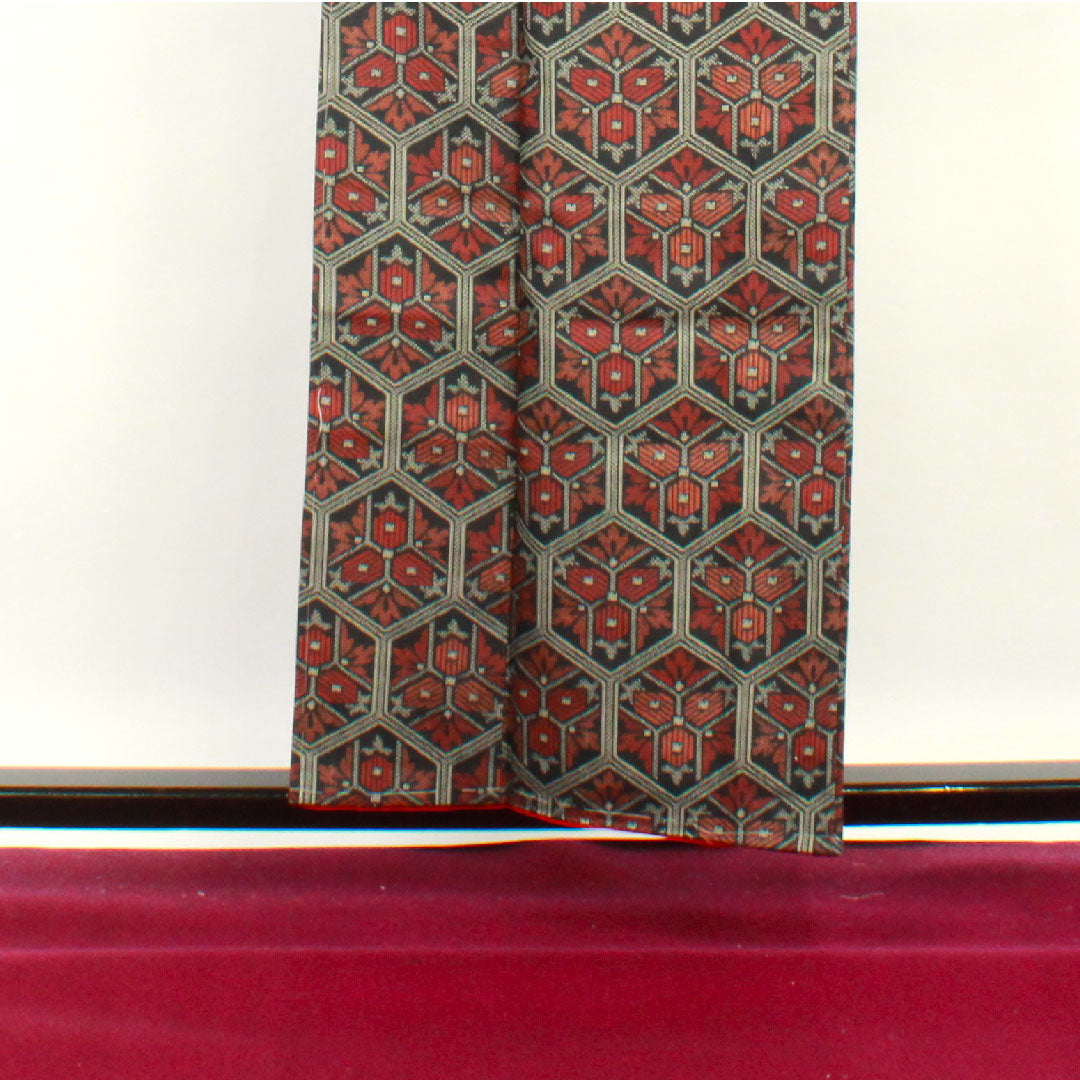 村山大島 身丈158cm 裄丈63.5cm 抽象模様 正絹 Aランク 袷 黒系 1116001983310