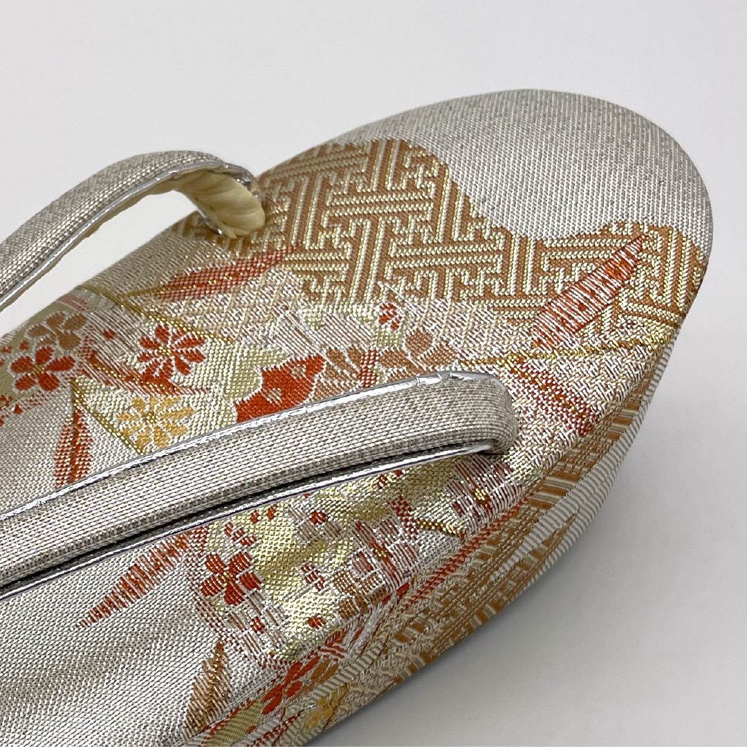 Sandals, Obi Fabric, Grade A, Formal, Tomesode (Tomesode), Saga Nishiki, Auspicious Pattern, 23cm Length, Medium, Silver, Product Number: 1122001293322