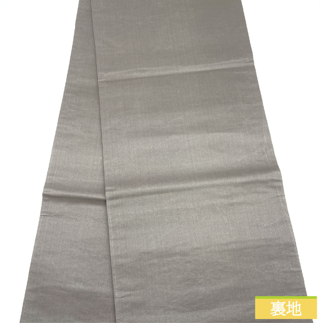Formal, gray-colored, genuine silk obi (S-rank) with Nishijin weave and Shosoin maki-e (lacquerware) motifs. Length: 442cm. Six-fold obi. Product code: 1123016962322.