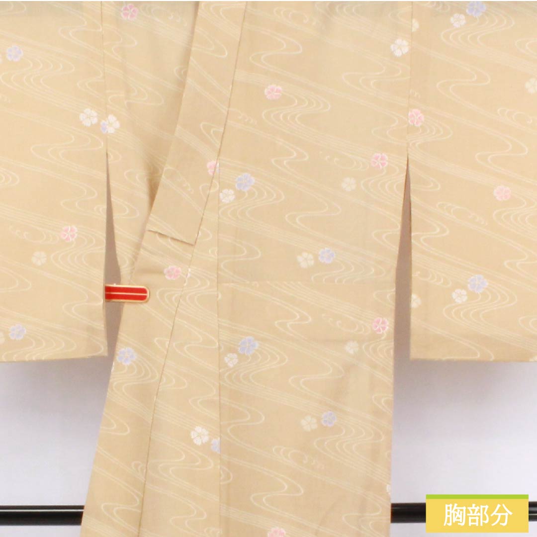 夏物 ポリエステル 小紋 身丈158cm 裄丈64cm 桑色白茶色（くわいろしらちゃいろ） 流水 ひなげし 洗える着物 紗 Sランク ベージュ系 1132002602325