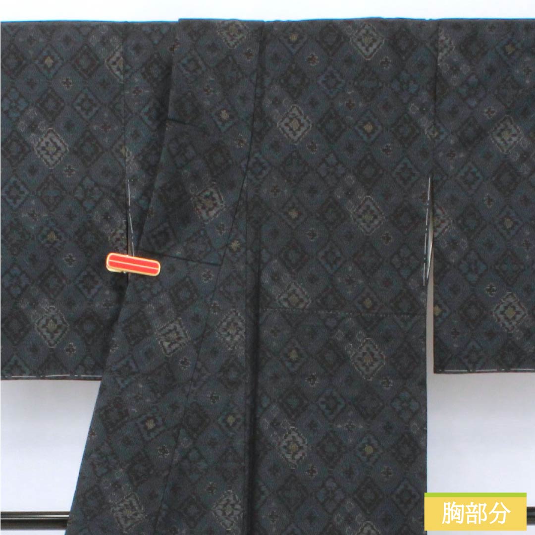 Pure silk tsumugi (pongee) kimono, Grade A, length 158.5cm, sleeve length 65cm, navy blue (kon-iro) with a horizontal double-kasuri (double-patterned) geometric pattern, basting threads included, lined, navy blue, product number 1116004693318