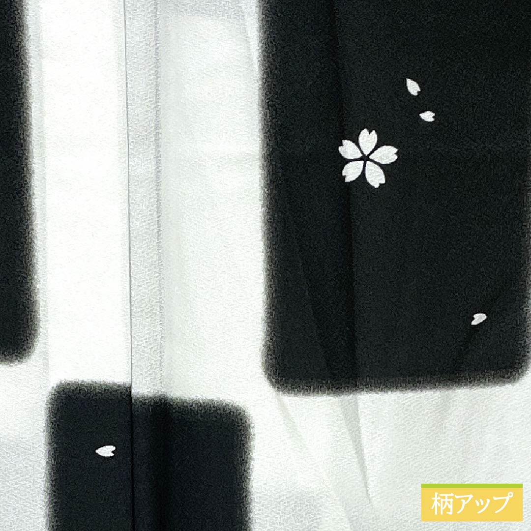 小紋 ポリエステル Sランク 身丈168.5cm 裄丈67.5cm 単衣 洗える着物 市松 桜 モノトーン 1115008072527