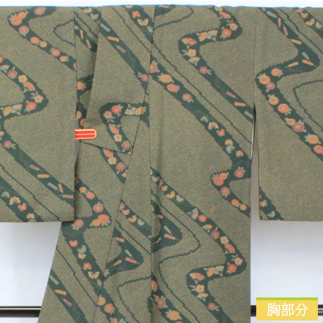 小紋 ポリエステル 身丈159cm 裄丈67cm 袷 鉄色（てついろ） 洗える着物 流水 蝶 Sランク 緑系 1115005192319