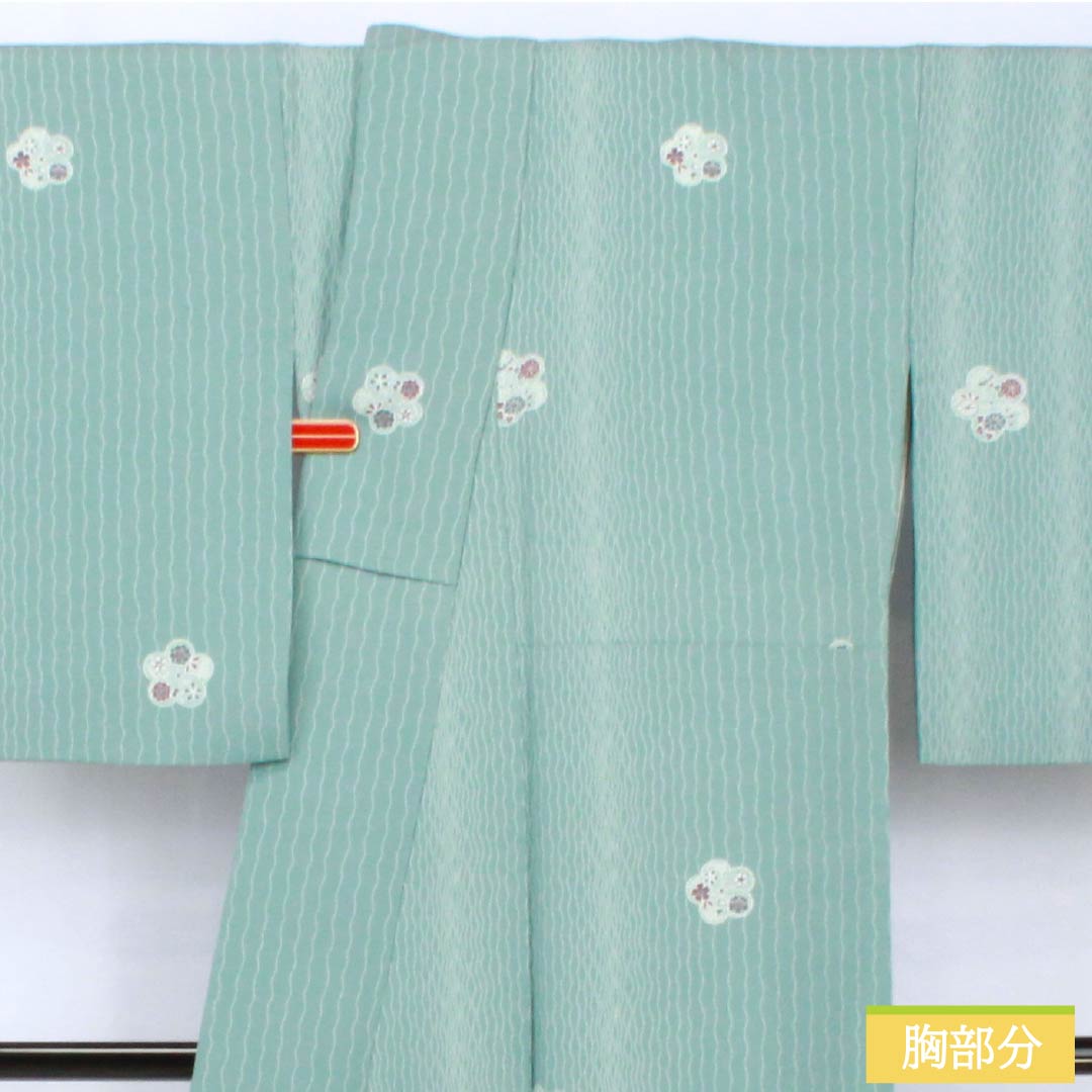 小紋 正絹 身丈166.5cm 裄丈70cm 袷 砧青磁色（きぬたせいじいろ） 型染 よろけ縞 梅鉢 ソフトガード Sランク 水色系 1115005332524