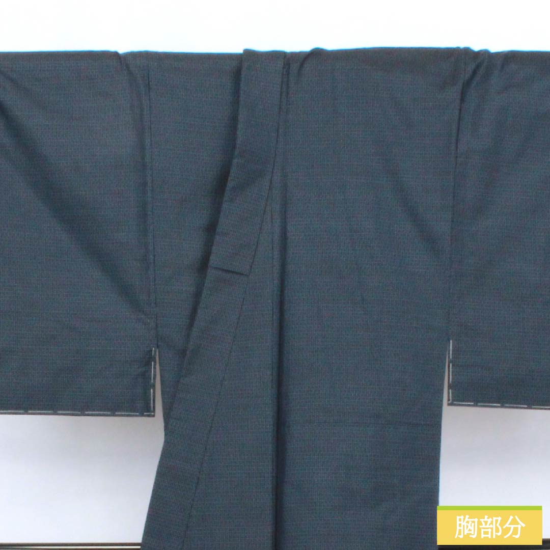 男物 正絹 Sランク 身丈143.5cm 裄丈70cm  大島紬 幾何学模様 しつけ糸付き 袷 紺系 1119000932418